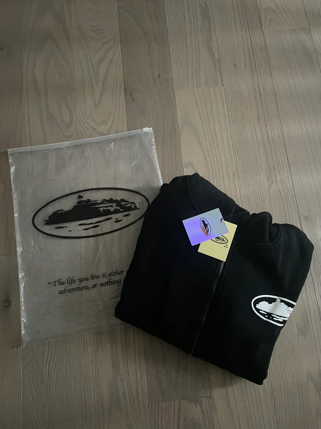 Corteiz Island Puff Print Zip Hoodie in black - photo 2