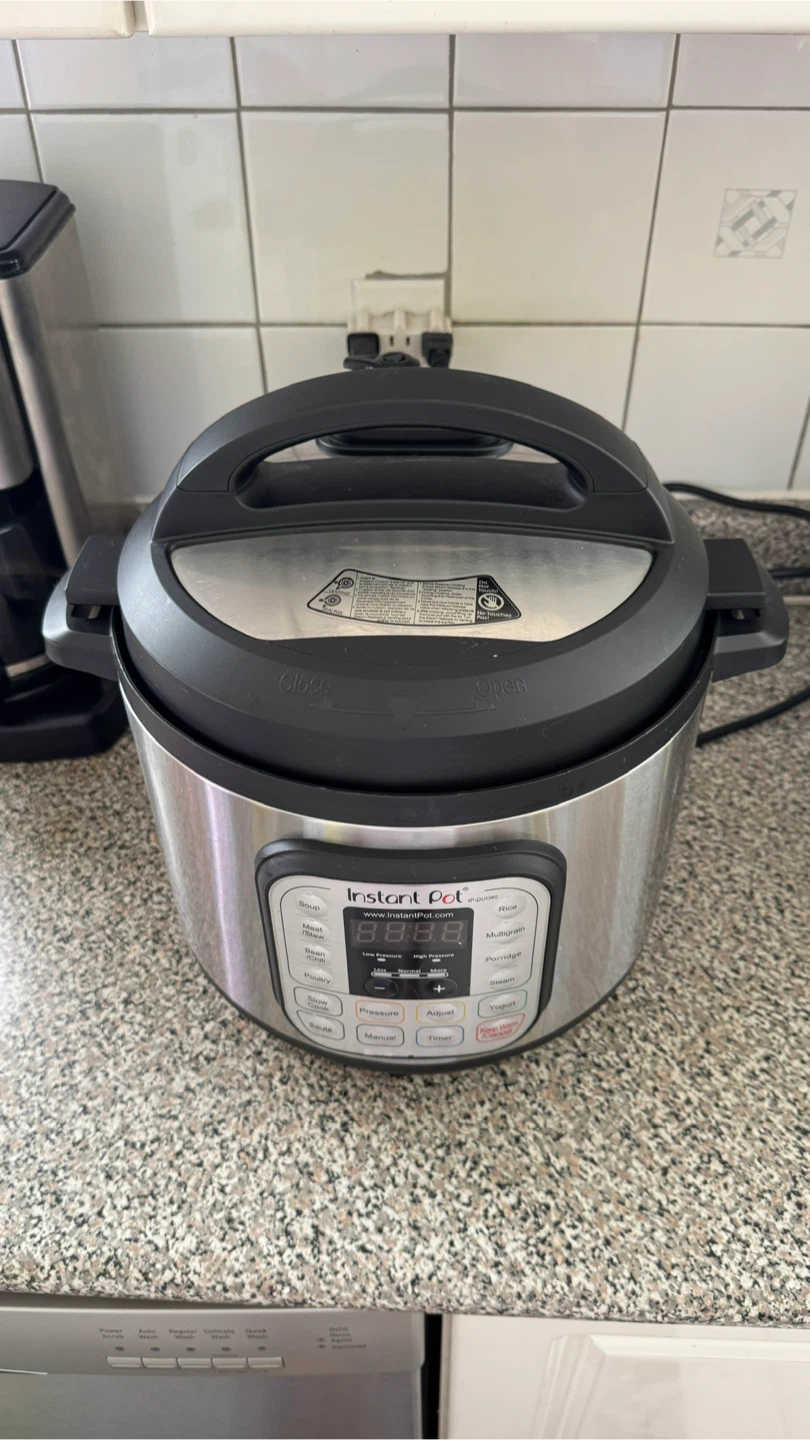 Instant Pot DUO 80 (8QT) – Working – Clean – $50
