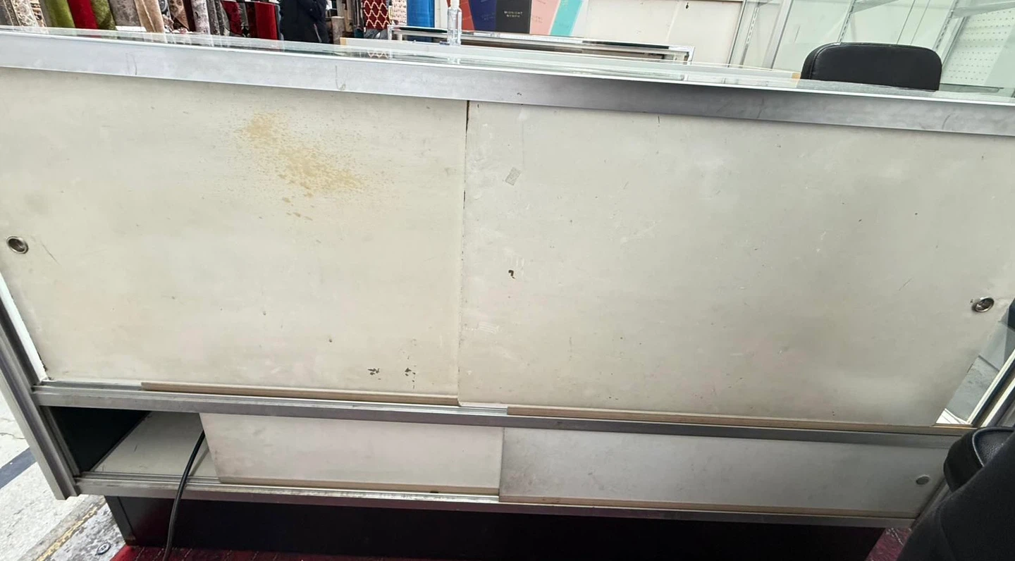 Display Showcase Counter with Sliding Doors - photo 3