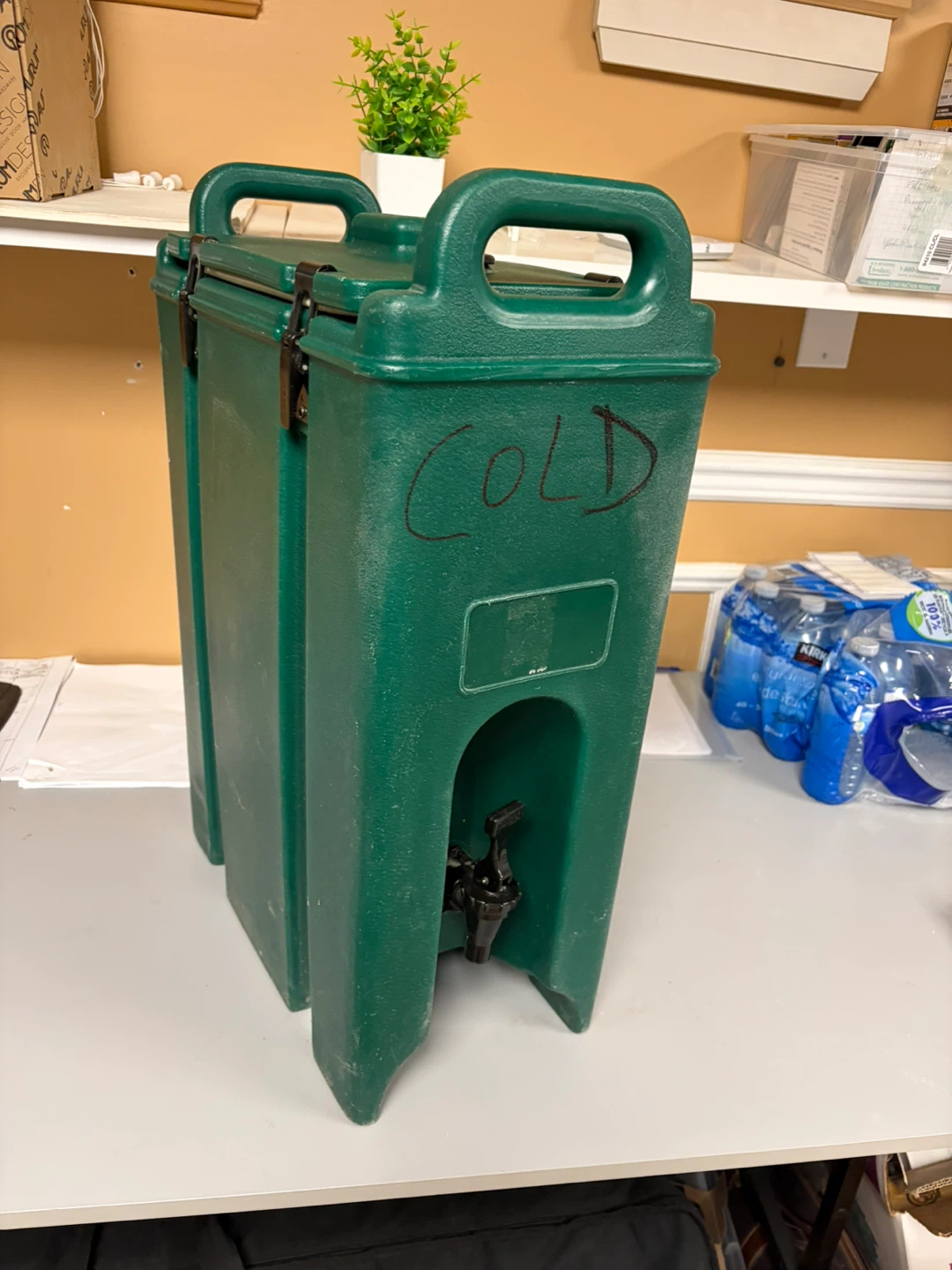 Cambro 500LCD Hot Cold Beverage Dispenser