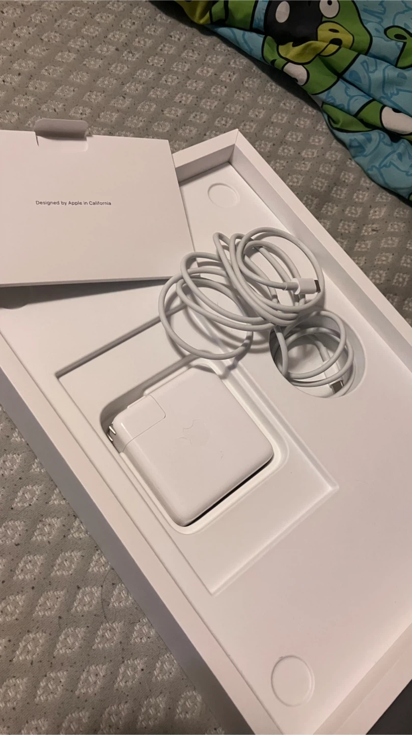 MacBook Pro M2 - photo 2