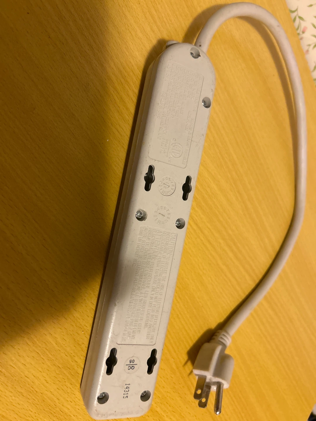 6-Outlet Power Strip Cord - photo 2