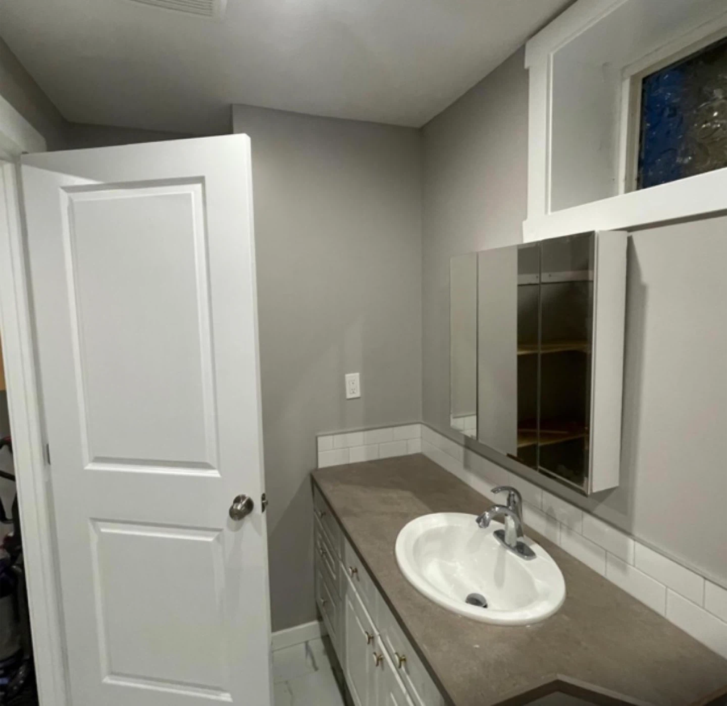 West side beautiful 2 bedroom/ 1 bathroom washer & dryer - photo 2