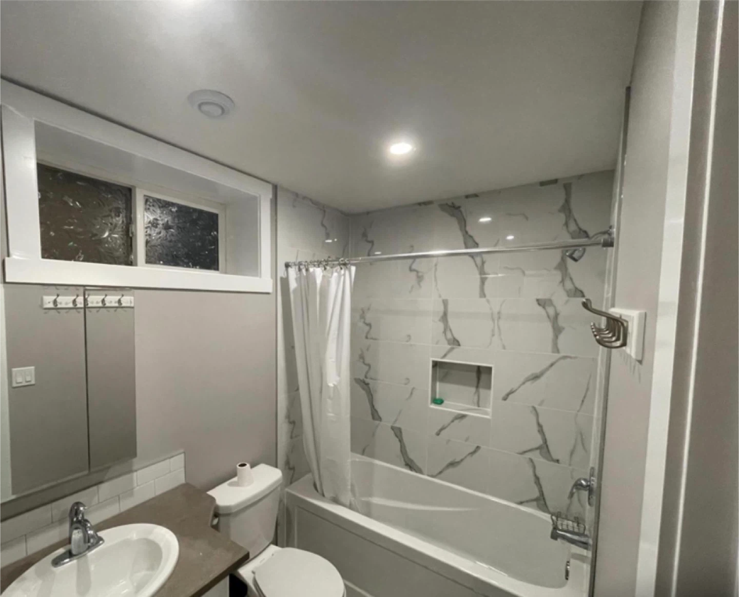 West side beautiful 2 bedroom/ 1 bathroom washer & dryer