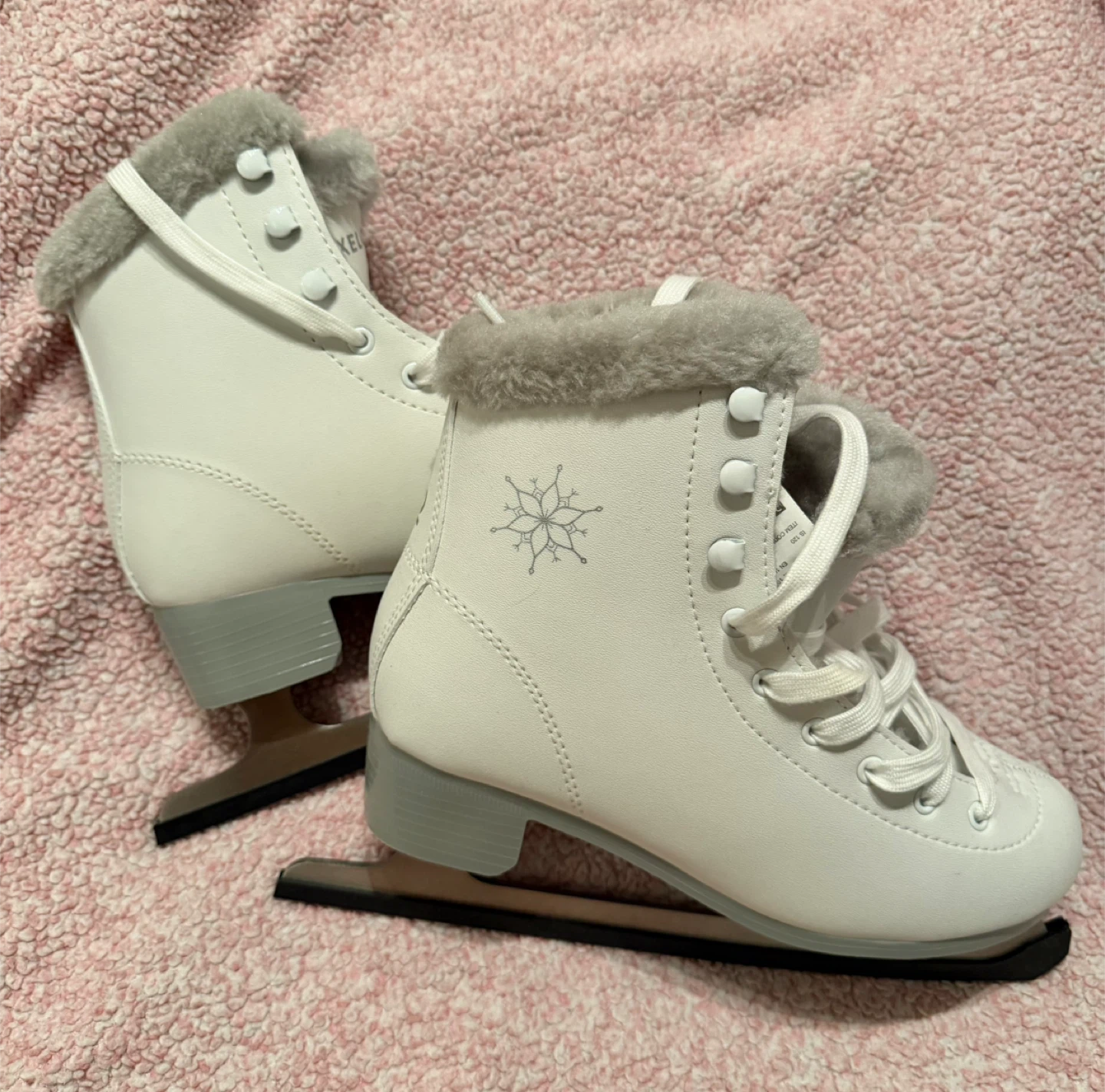 OXELO White women’s Figure Skates(size:w7.5)