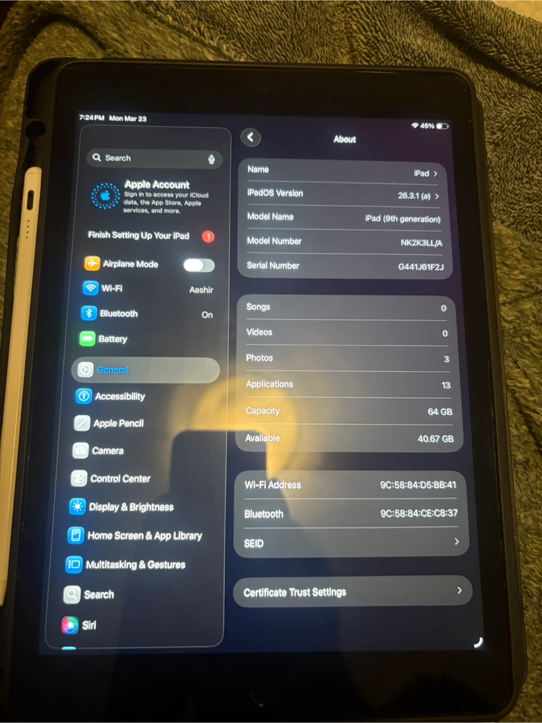 Apple iPad (9th Generation 64 GB) Stylus pen and Case included