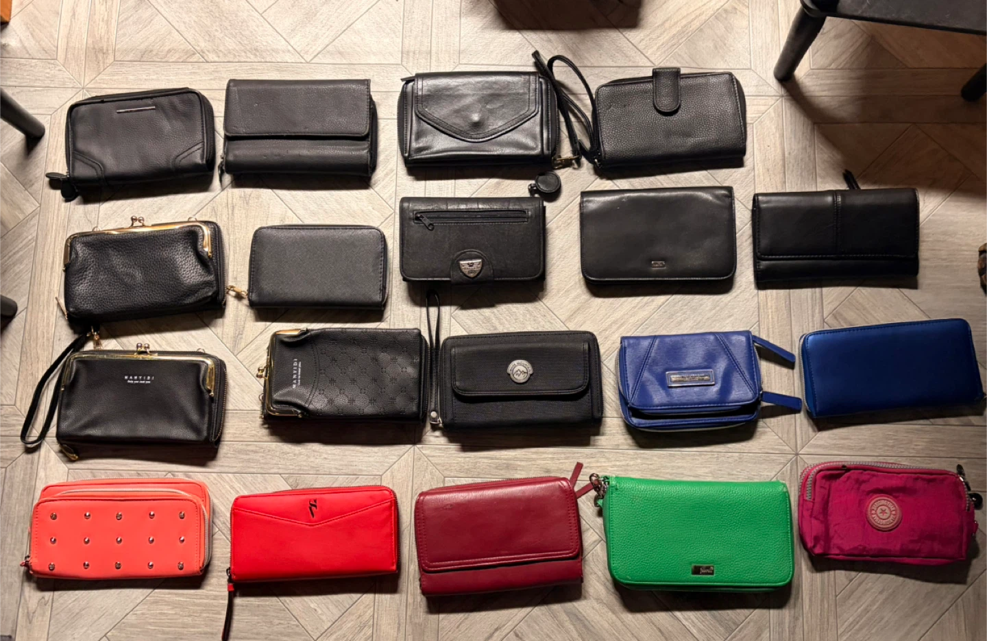 Assorted Women's Wallets - photo 2