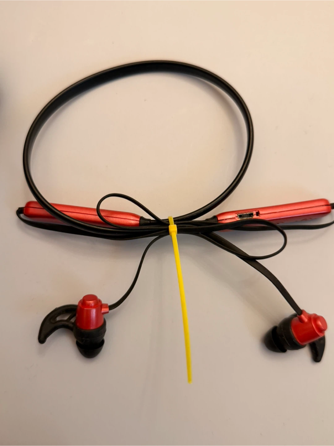 Red Wireless Neckband Earbuds - photo 3