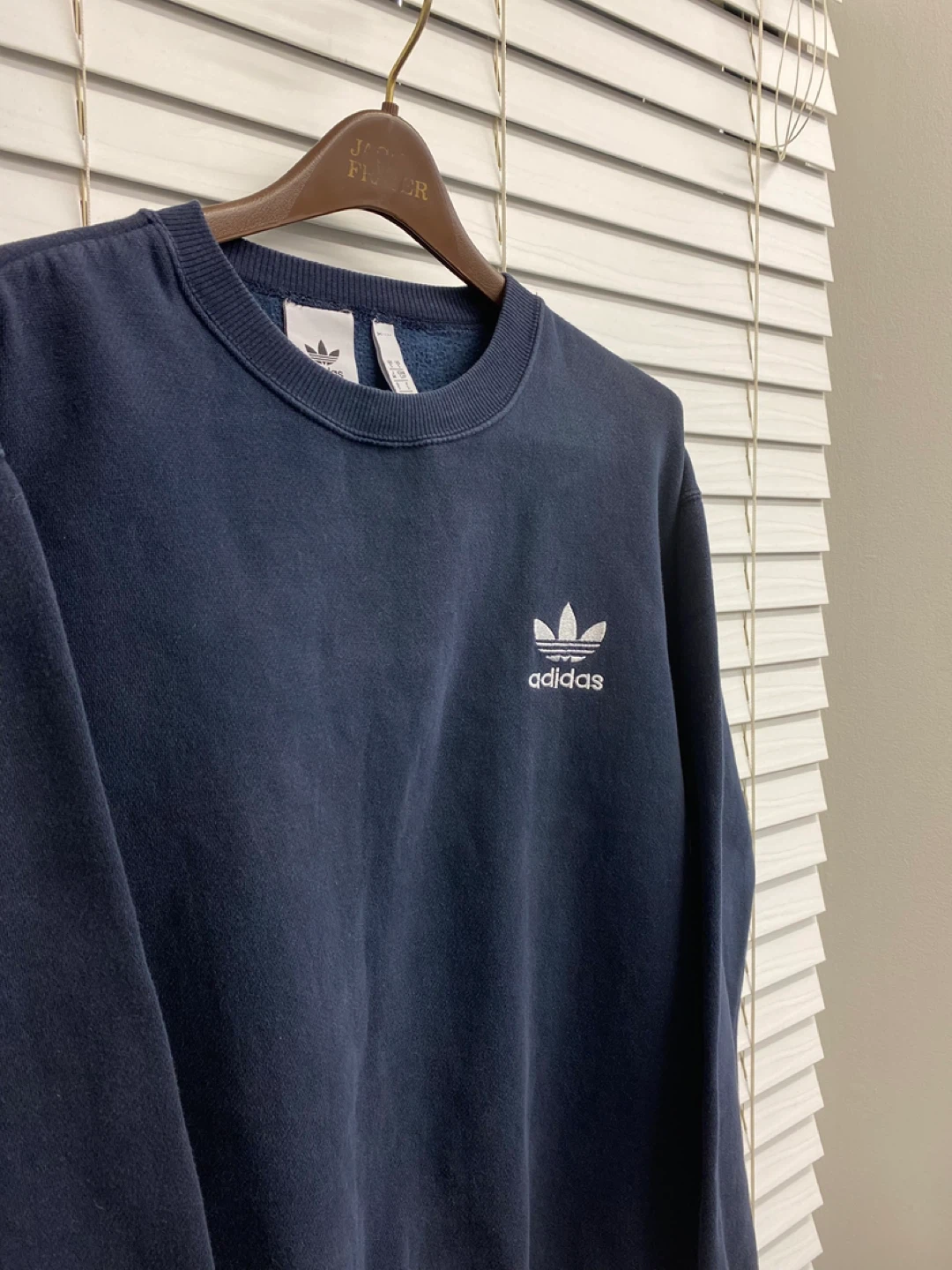 Adidas Classic Embroidered Trefoil Logo Crewneck - Fits like M - photo 2