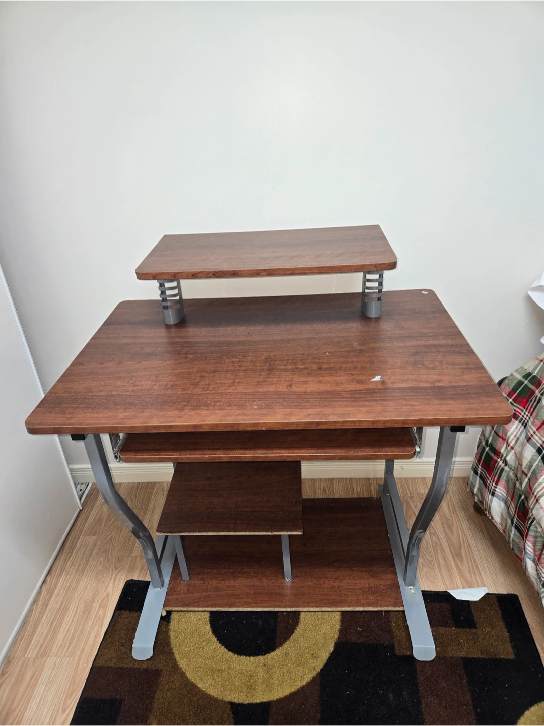 Office desk - photo 2