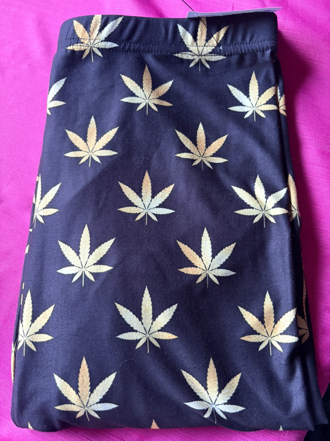 Leggings with Marijuana Leaf Pattern - photo 2