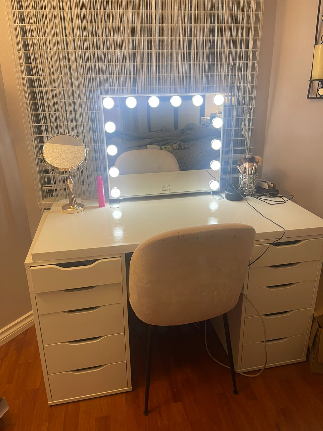 Beaueme lighted makeup mirror