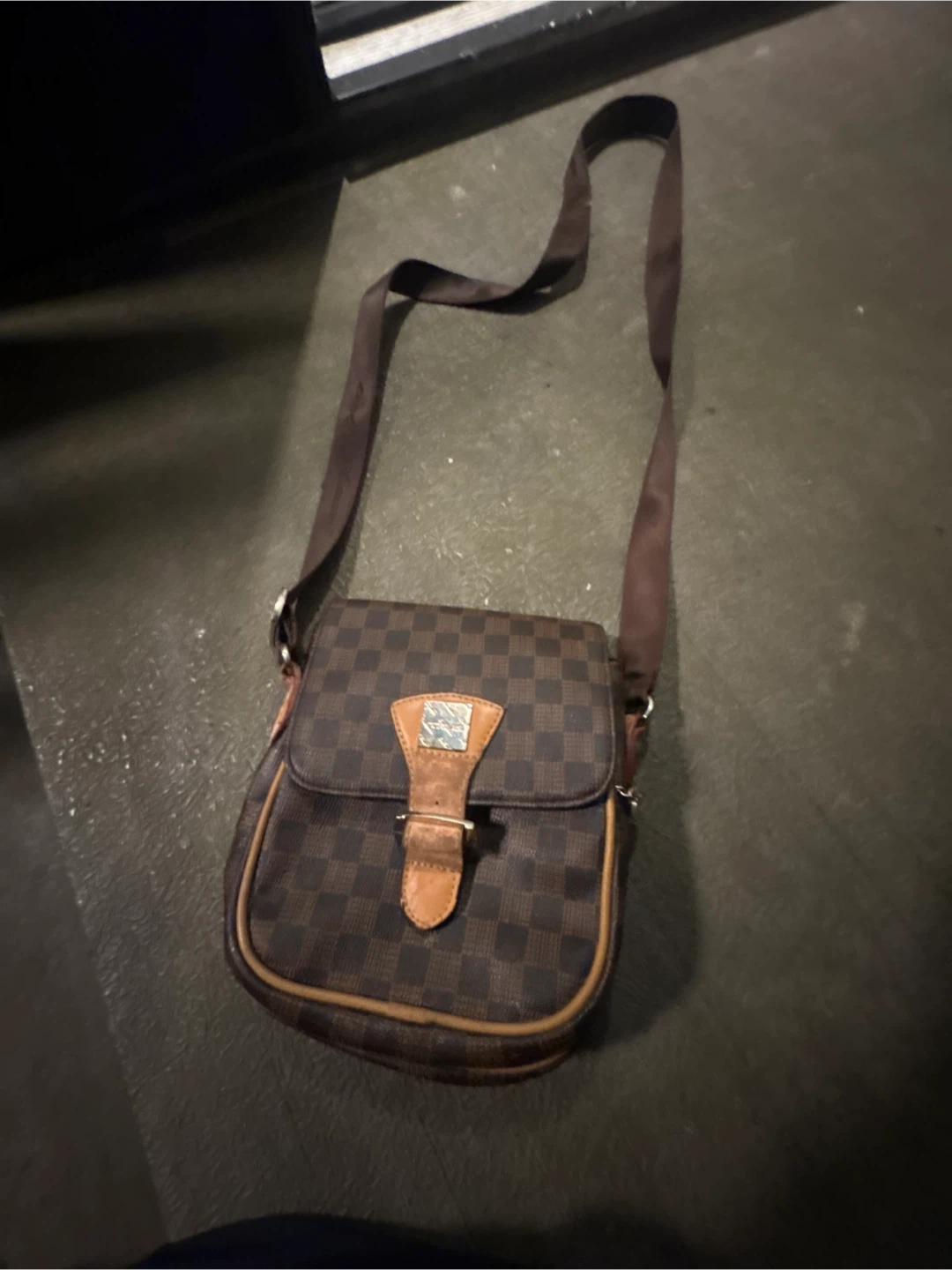 Louis Vuitton Damier Ebene Canvas Messenger Bag
