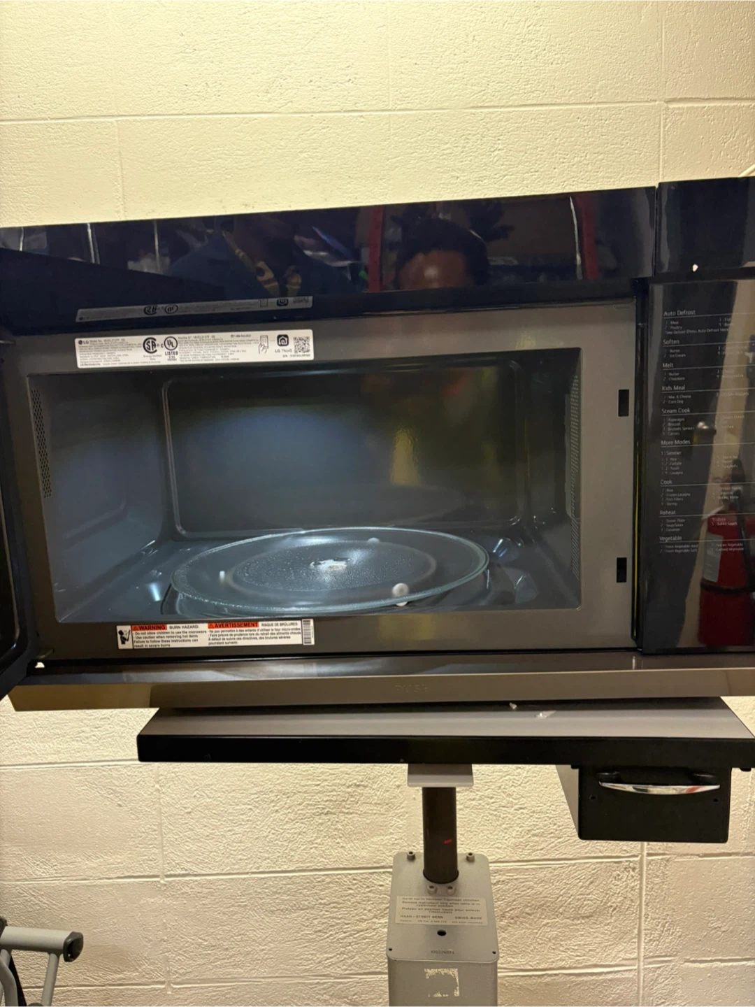 LG 30-inch Smart Wi-Fi Enabled Over-the-Range Microwave Oven - photo 2