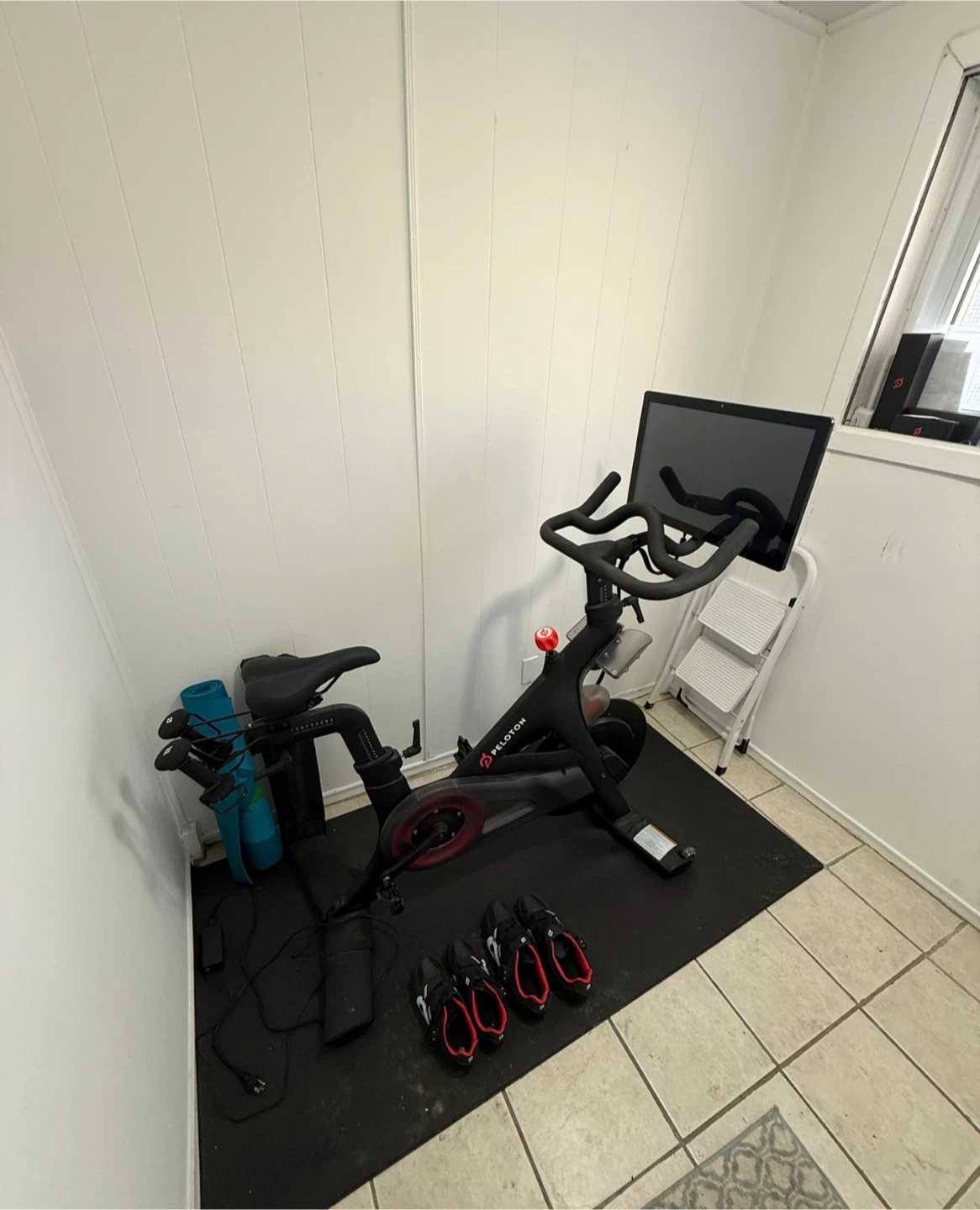 Peleton bike with shoes - like new!!!! - photo 3
