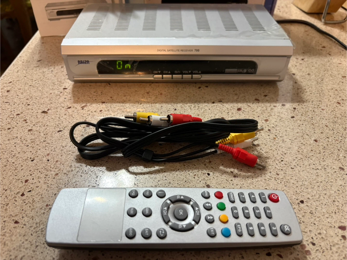 Ariza 700 Digital Satellite Receiver with Remote - photo 2