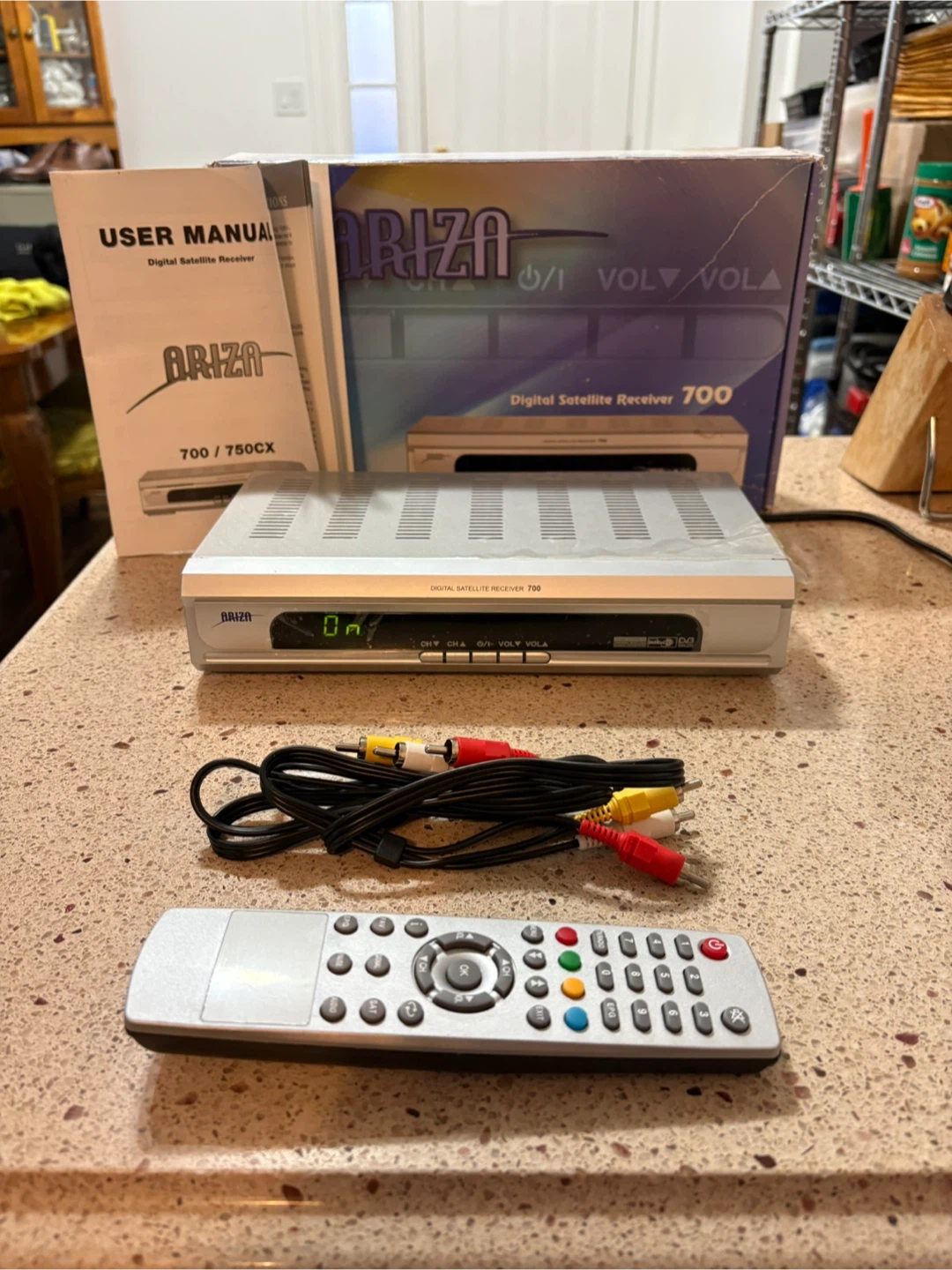Ariza 700 Digital Satellite Receiver with Remote