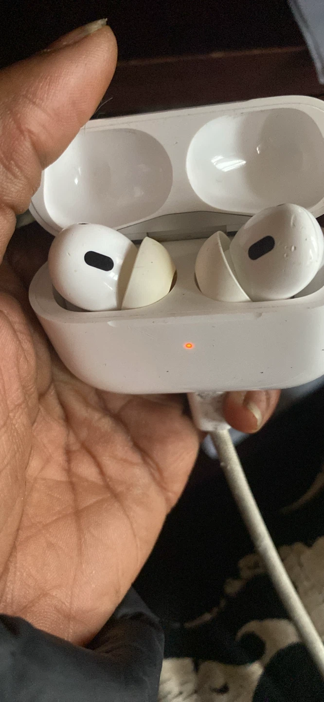 Apple AirPods Pro (2nd generation) - photo 2