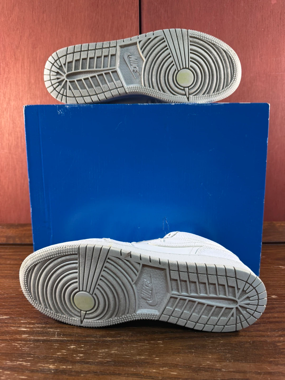 Nike Air Jordan1 Low GS Shoes Youth Size 7Y/Women’s Size US 8,5 - photo 3