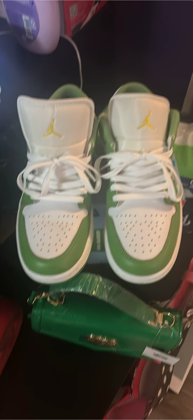 Air Jordan 1 Mid SE White Green