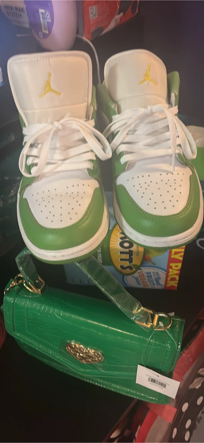 Air Jordan 1 Mid SE White Green - photo 3