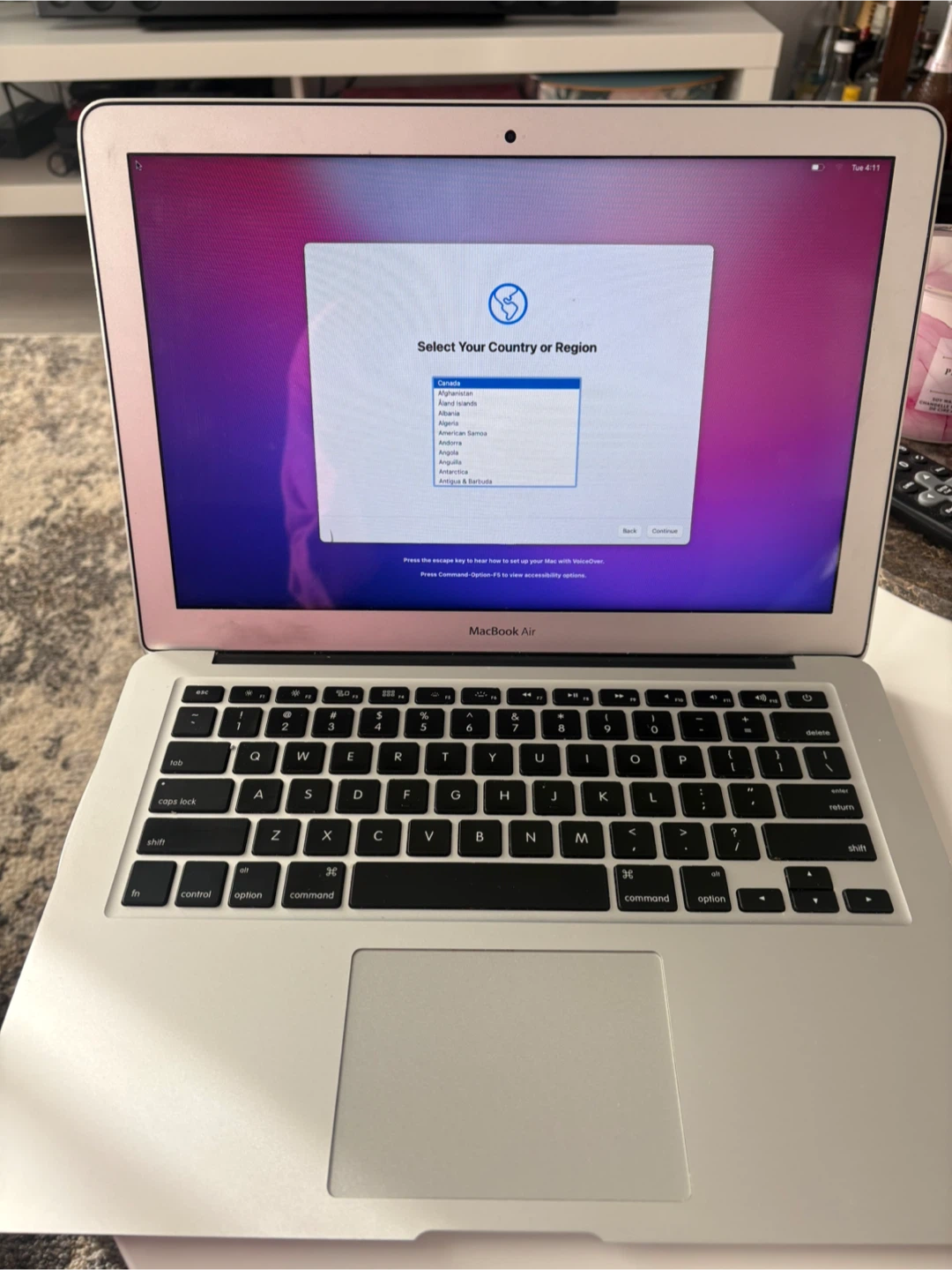 MacBook Air 2017 13” – 8GB RAM – Reset – Charger Included - photo 3