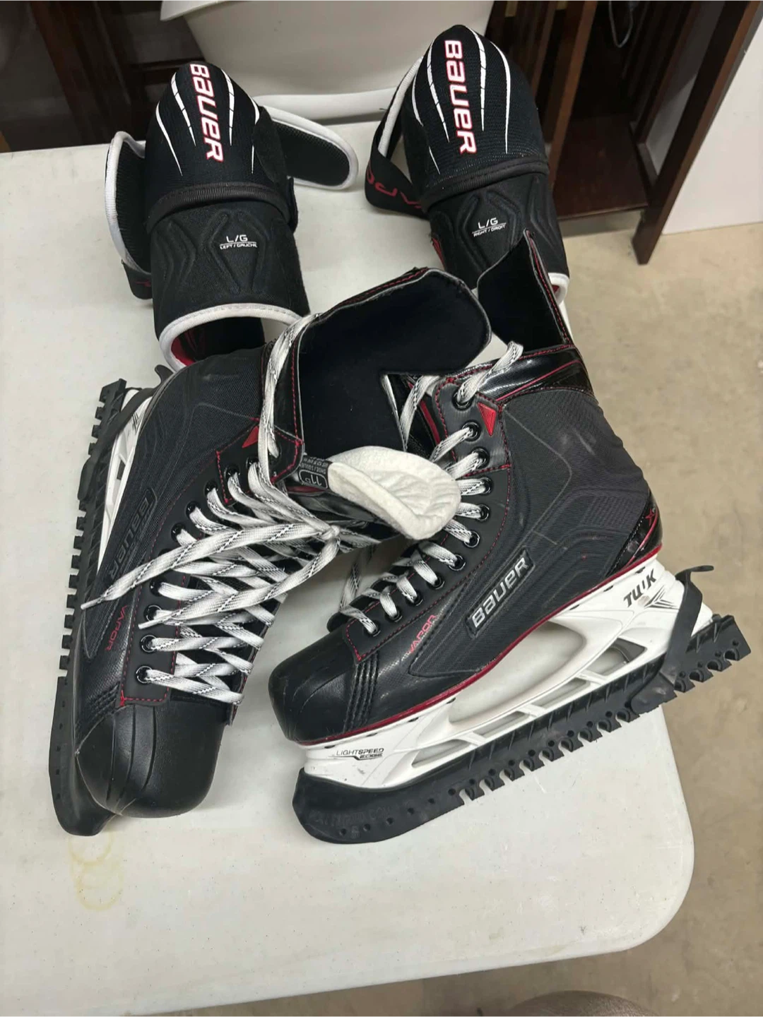 Bauer Hockey Gear Set - Skates, Pants, Gloves, Helmet, Pads - photo 4