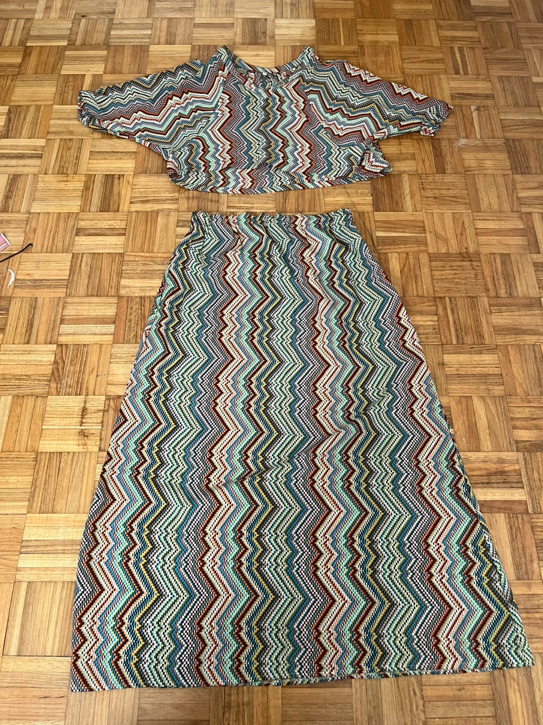 SET $40 Women's Zigzag Print Matching Top and Maxi Skirt Set