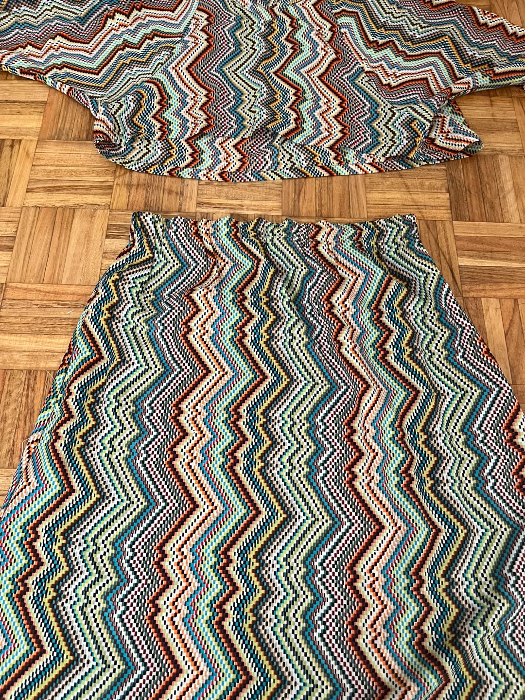 SET $40 Women's Zigzag Print Matching Top and Maxi Skirt Set - photo 2