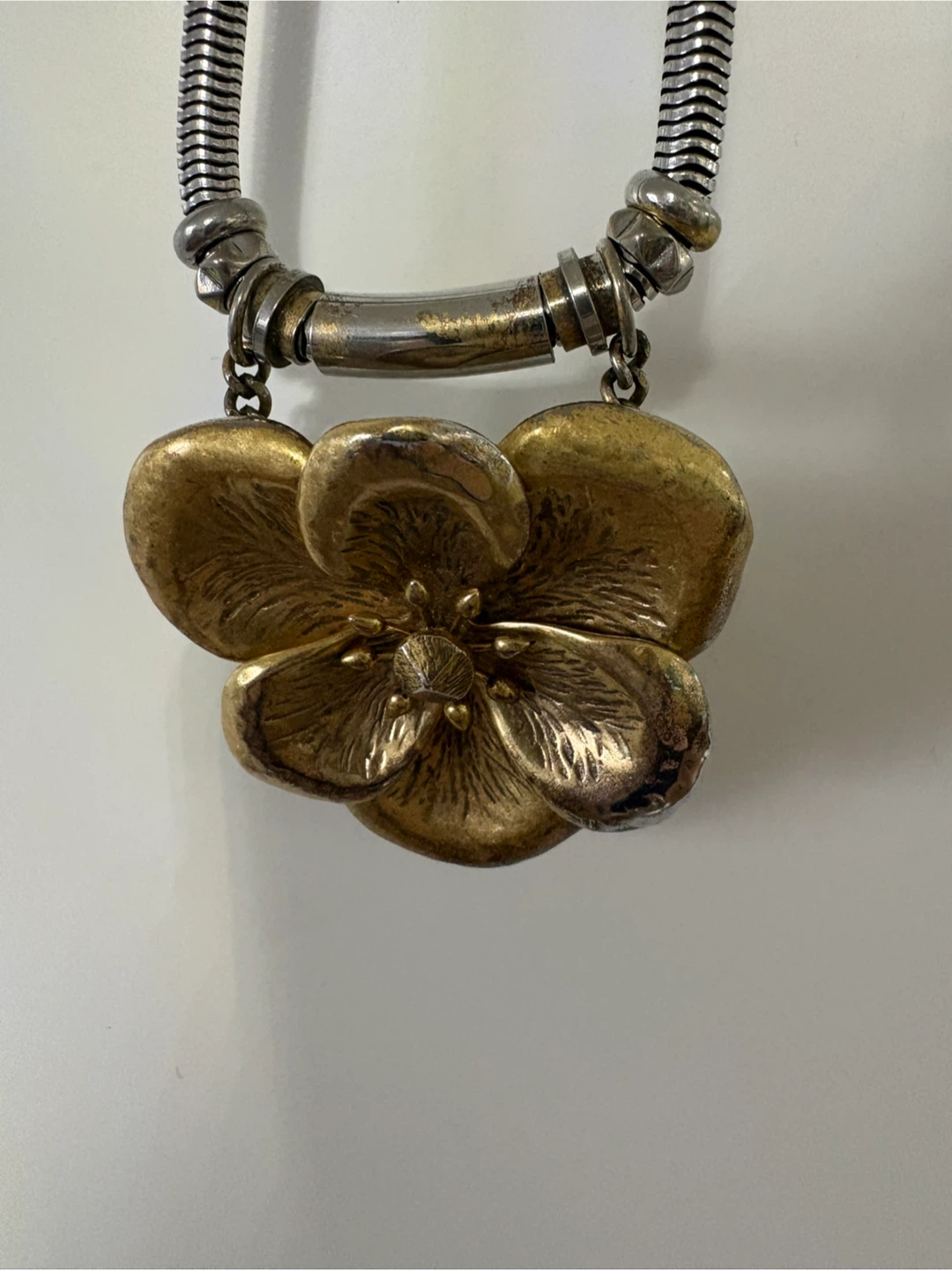 Free - flower pendant necklace