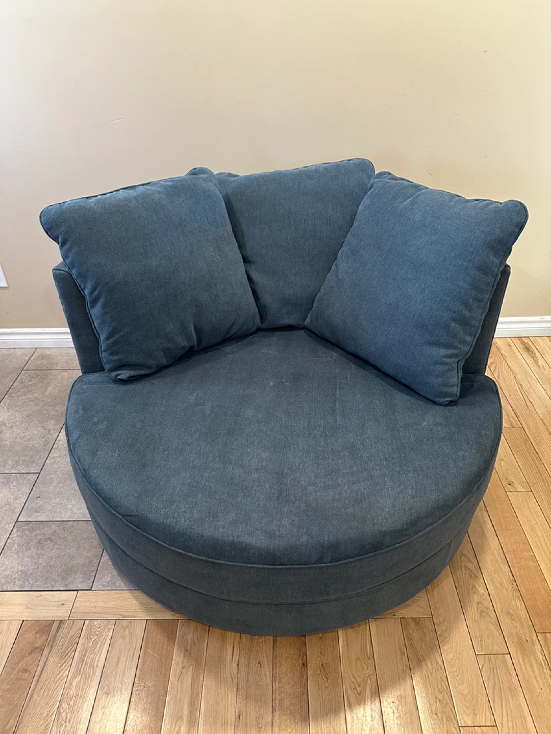 Palliser Sutton Swivel Lounge  Chair (CAN DELIVER)