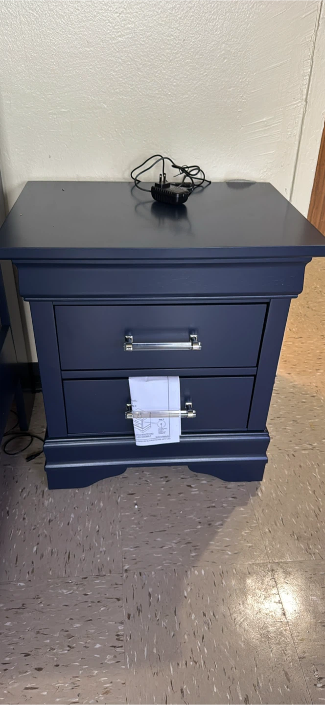 Queen Bedroom Set: Frame, Nightstand, Dresser & Mirror - photo 3