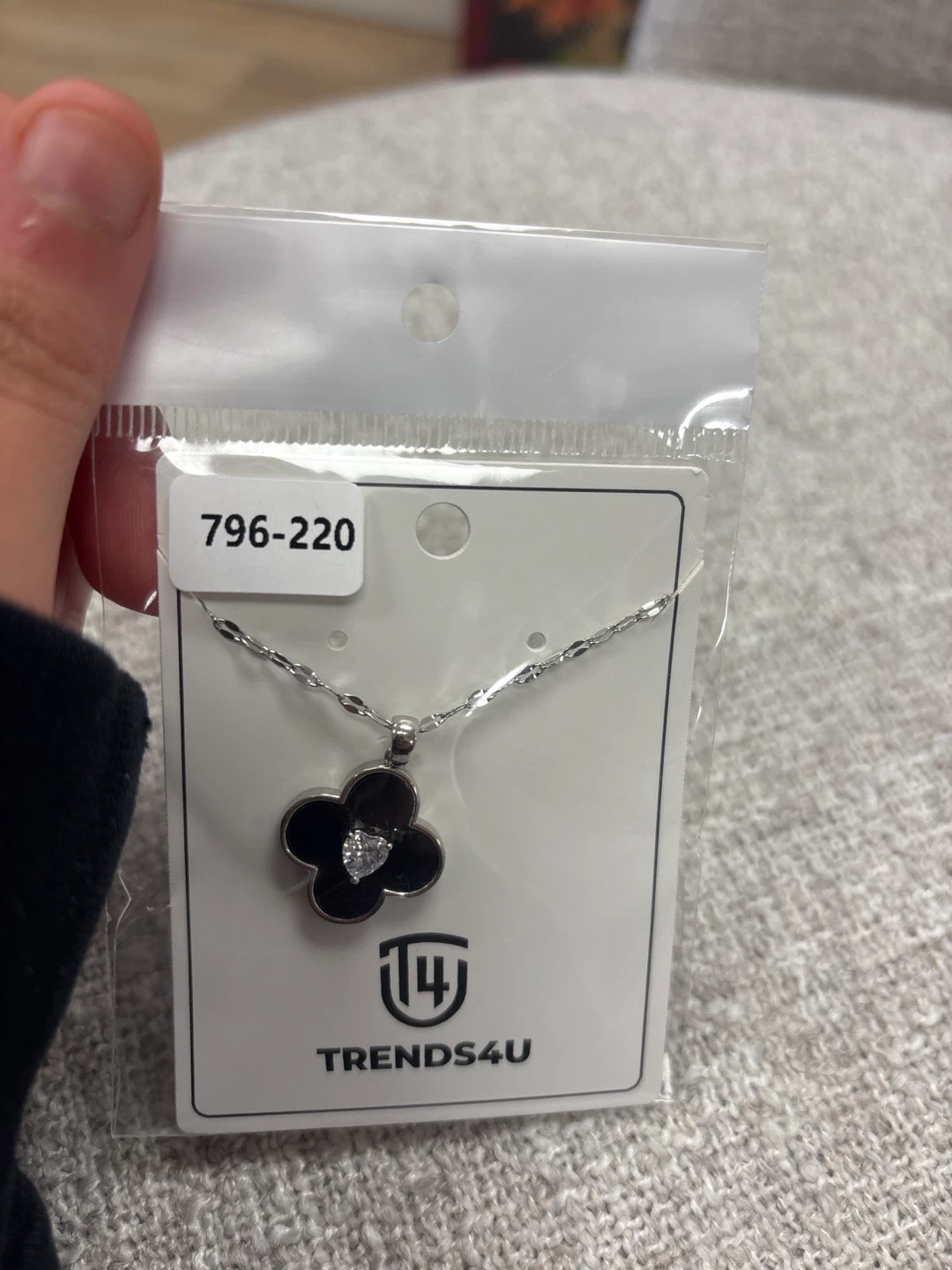TRENDS4U Black Clover Necklace with Heart Stone