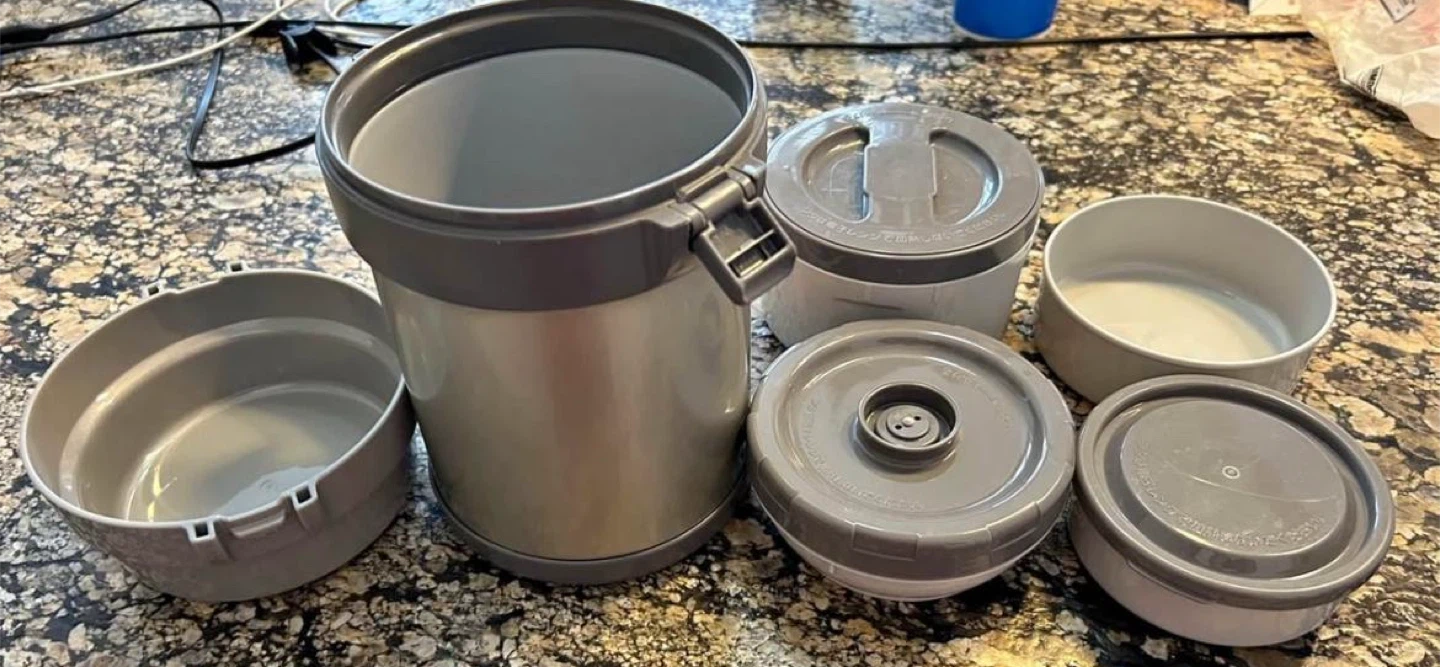 🥕ZOJIRUSHI Vacuum Insulated with 4 Microwavable Inner Bowls