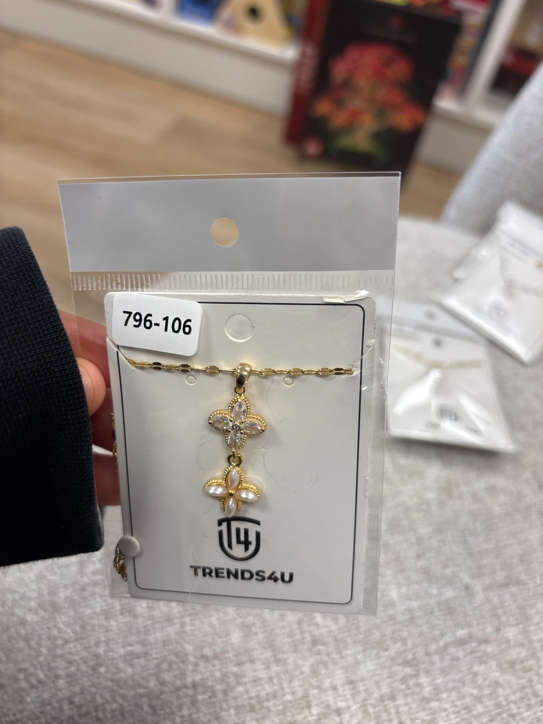 TRENDS4U Gold Tone Clover Necklace with Pearls