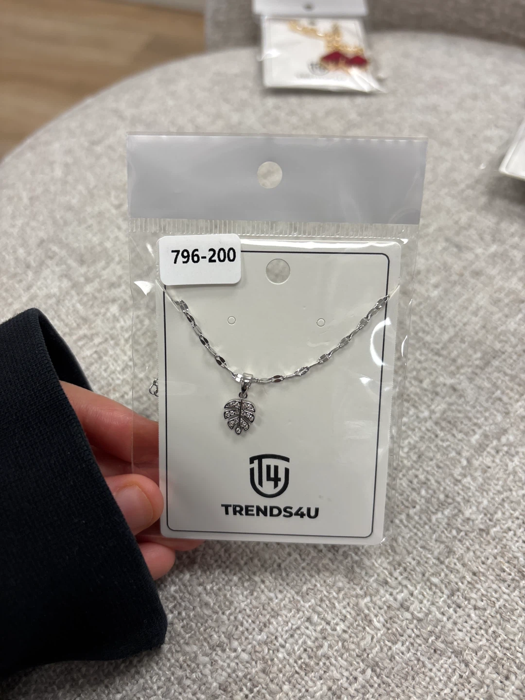 TRENDS4U Leaf Pendant Necklace