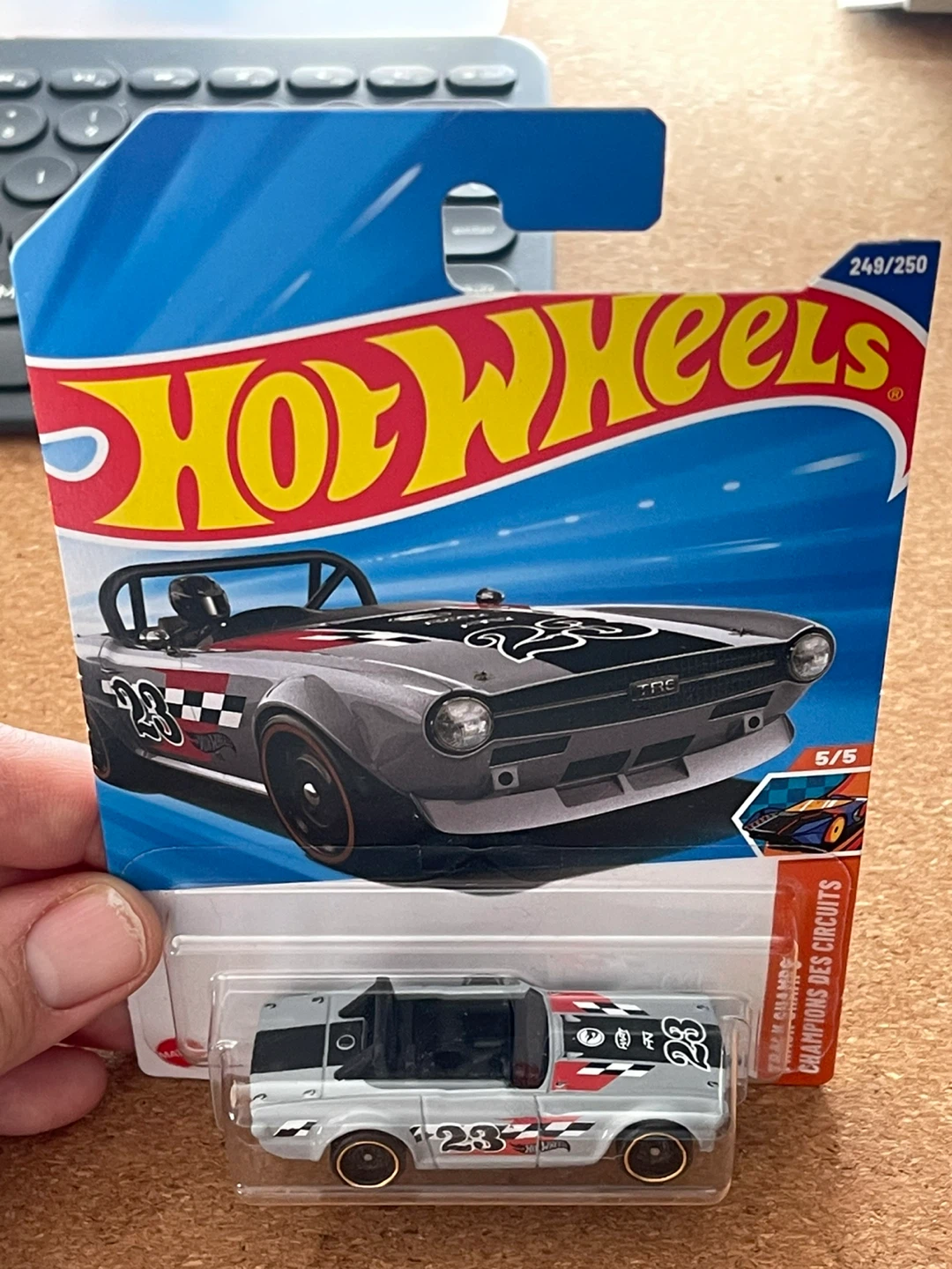 Hot Wheels Triumph TR6 Diecast Car - photo 4