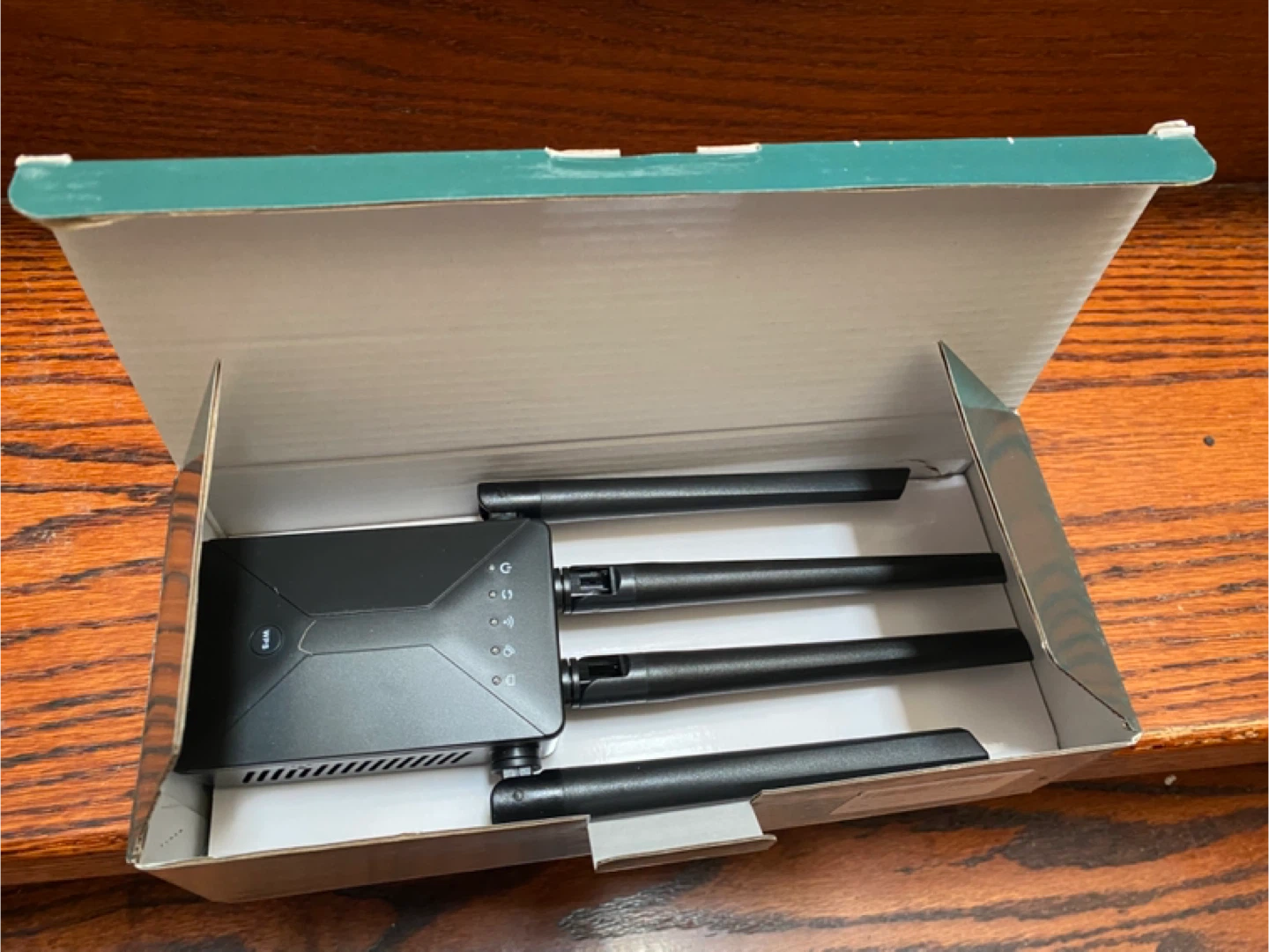 WiFi Range Extender with External Antennas - photo 2