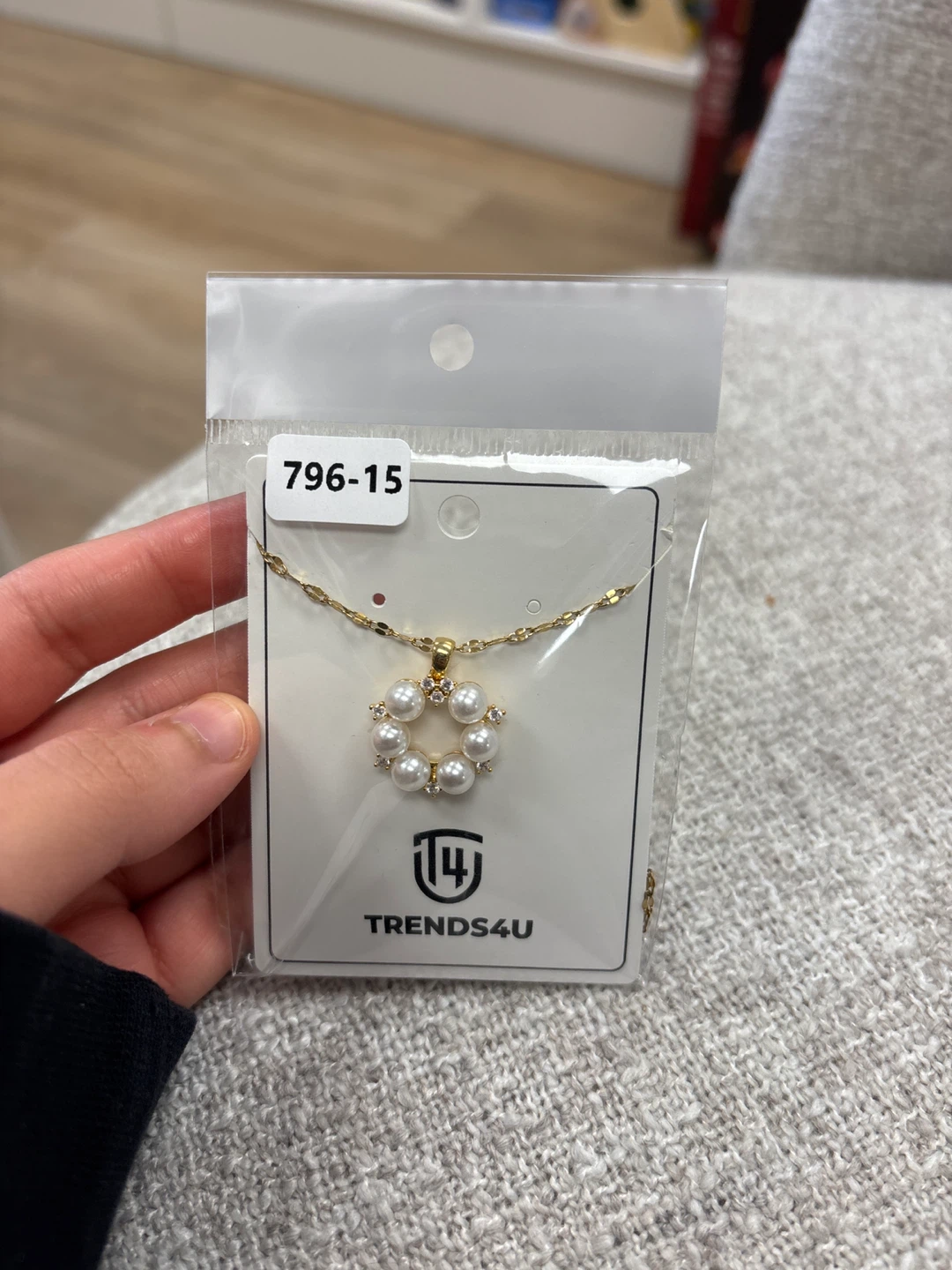TRENDS4U Pearl and Crystal Necklace