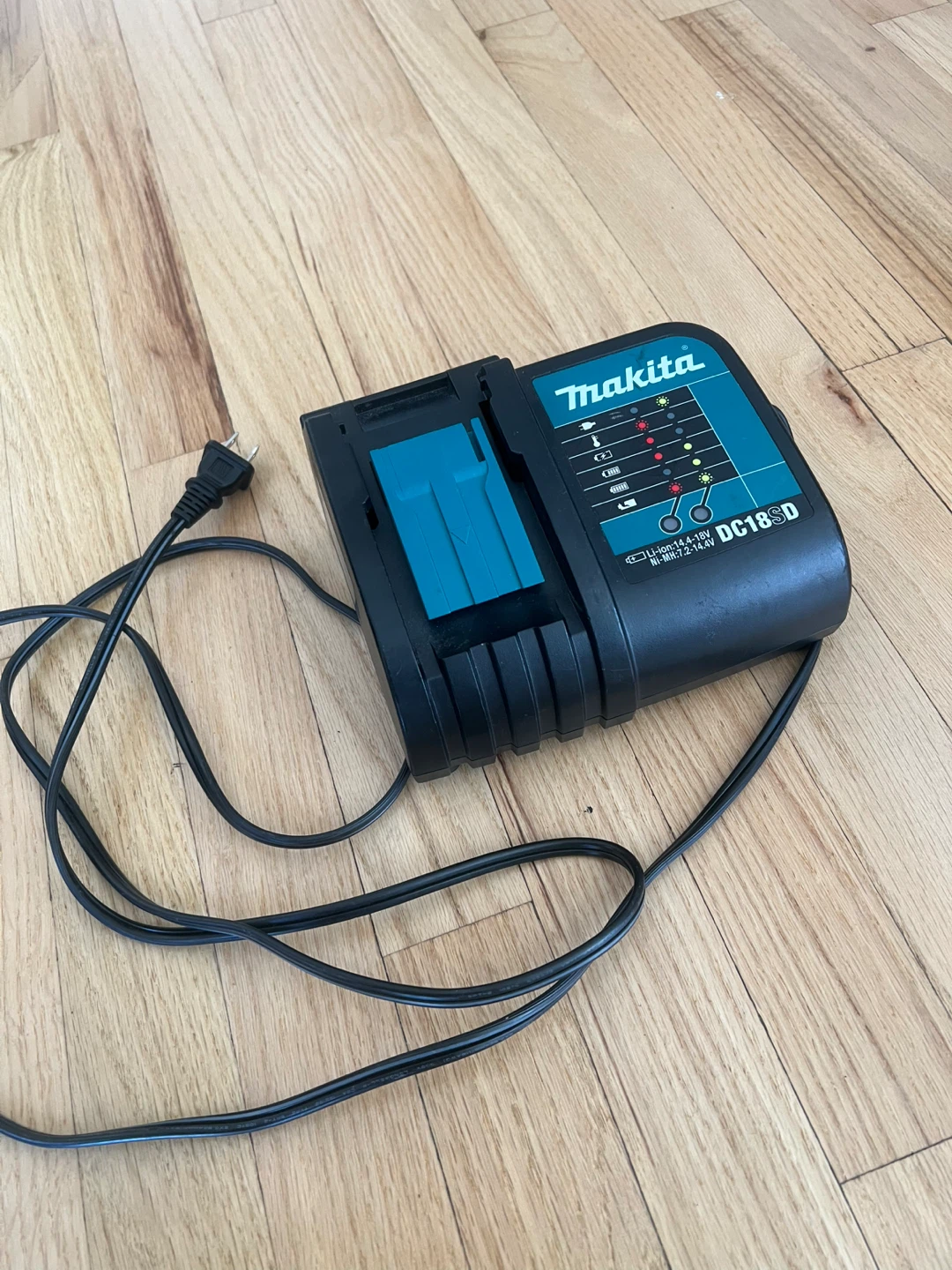 Makita Battery Charger DC18SD
