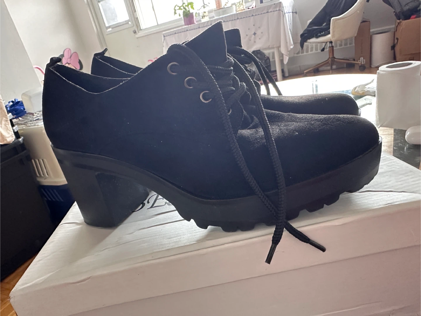 Black Lace-Up Block Heel Shoes - photo 2