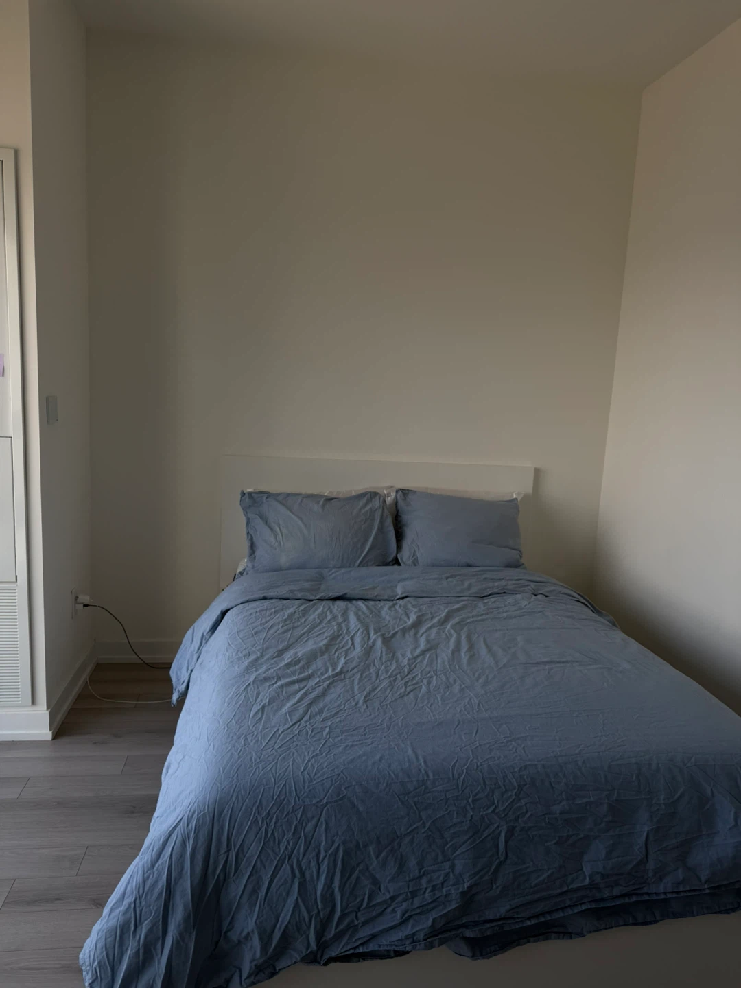 SELLING IKEA MALM BED AND MATTRESS (WITH PROTECTOR) - photo 2