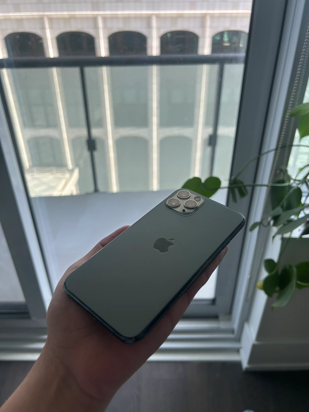 iPhone 11 Pro 512GB - Midnight Green - photo 3