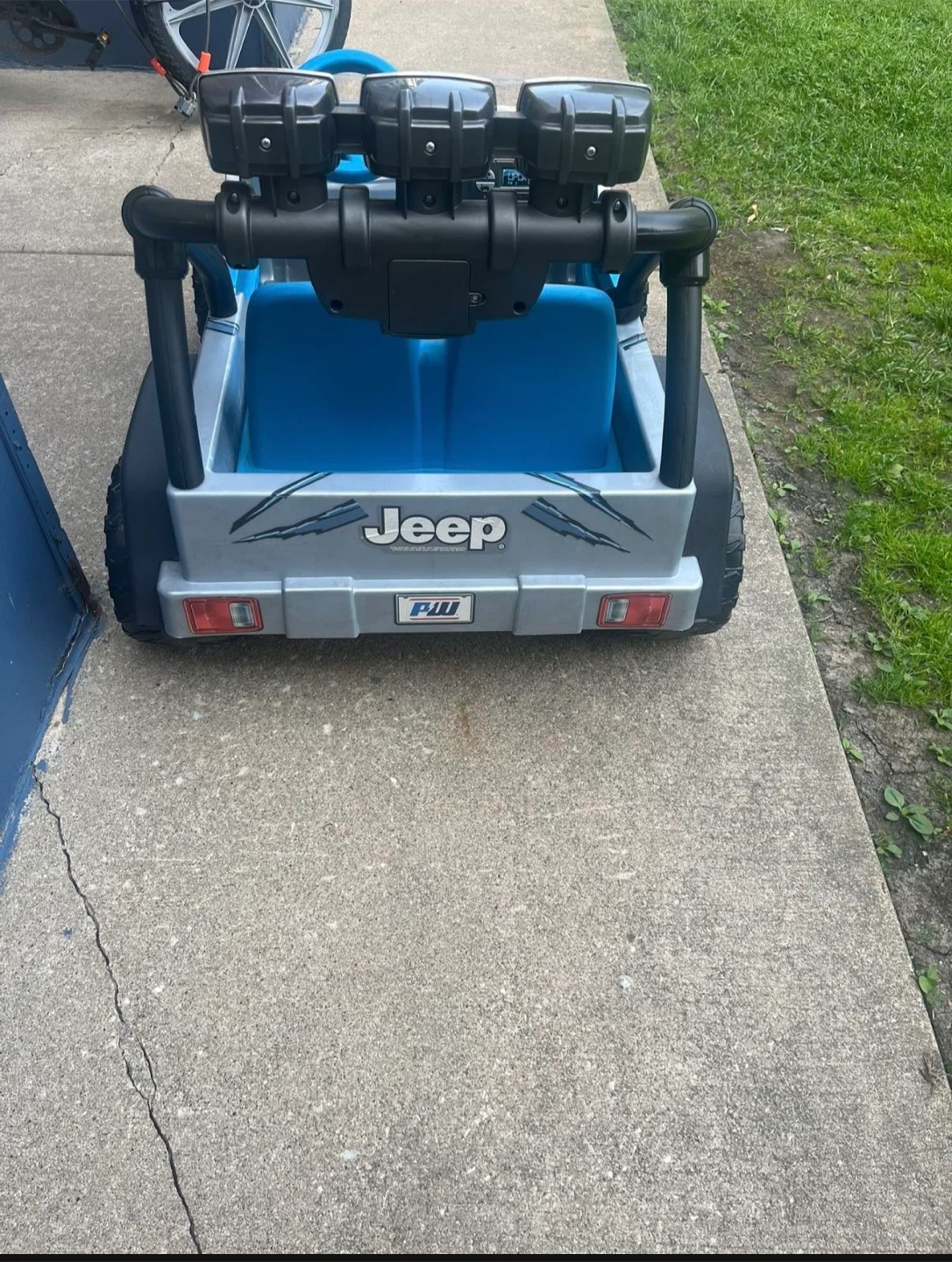 Kids Jurassic World Jeep Wrangler Ride-On Toy - photo 5