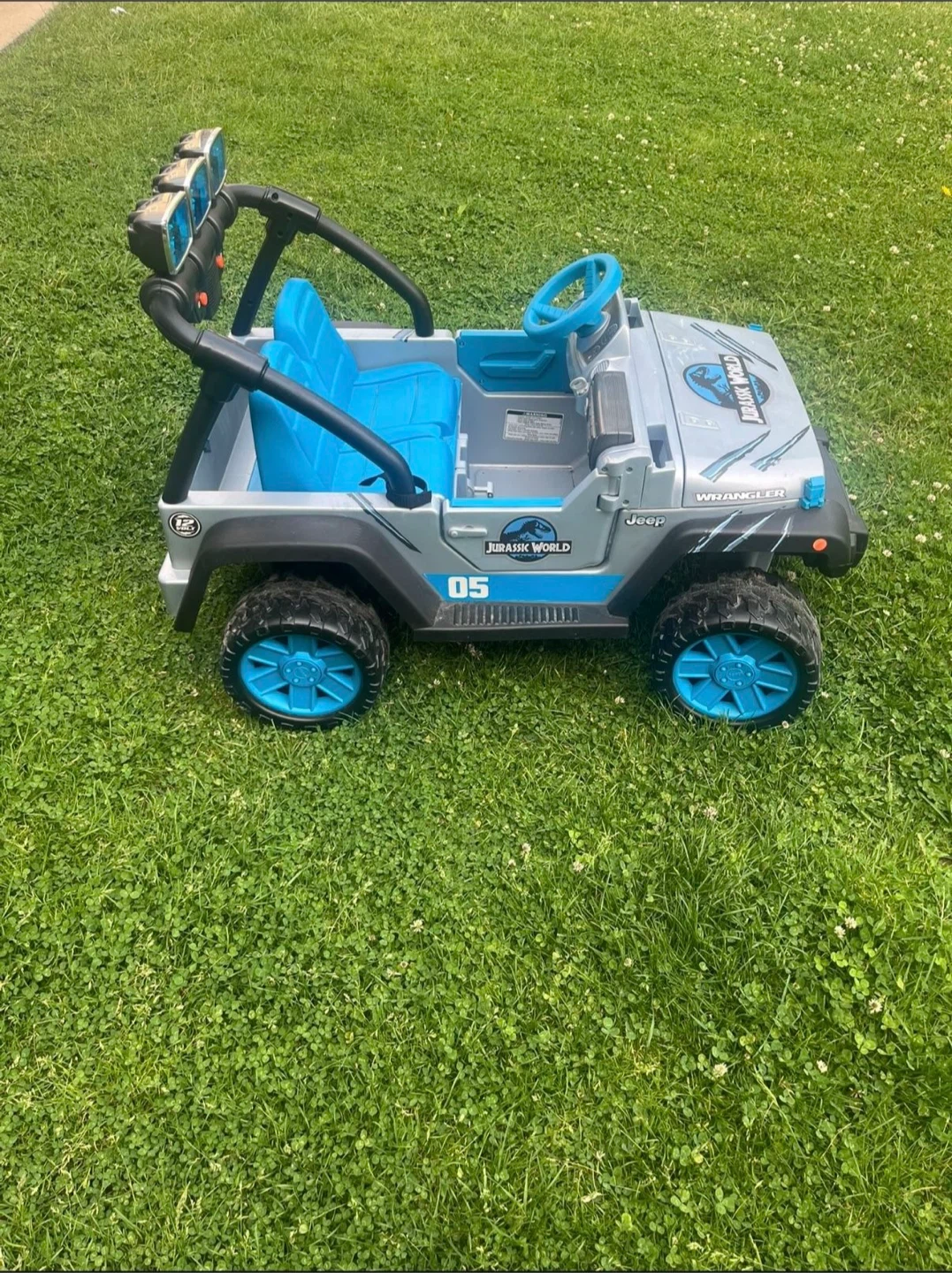 Kids Jurassic World Jeep Wrangler Ride-On Toy - photo 4