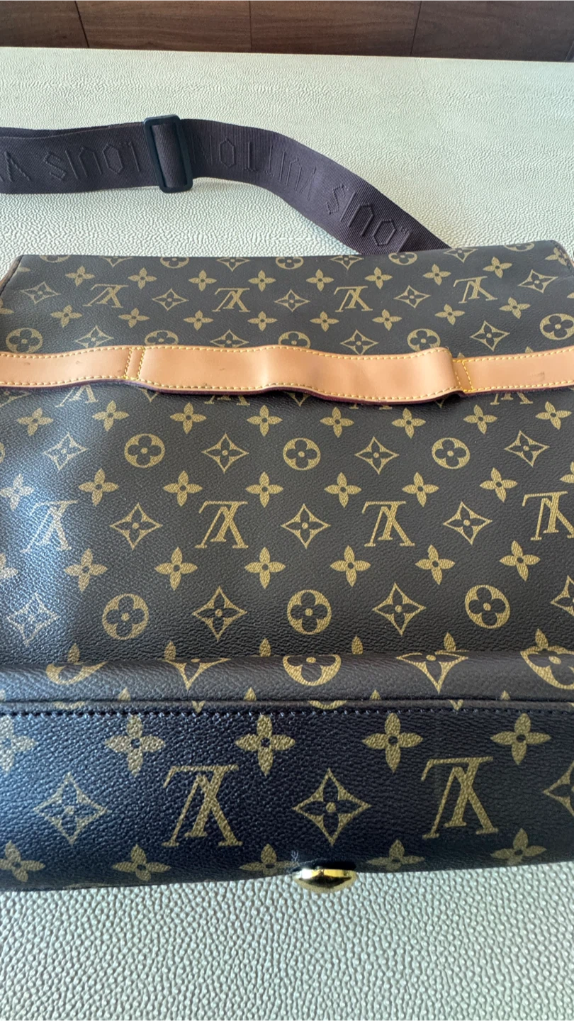 Louis Vuitton Monogram Messenger Bag - photo 3