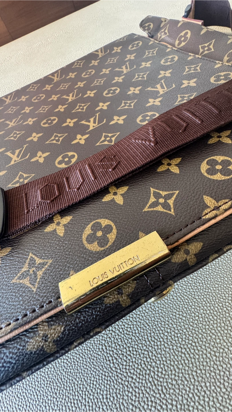 Louis Vuitton Monogram Messenger Bag - photo 2