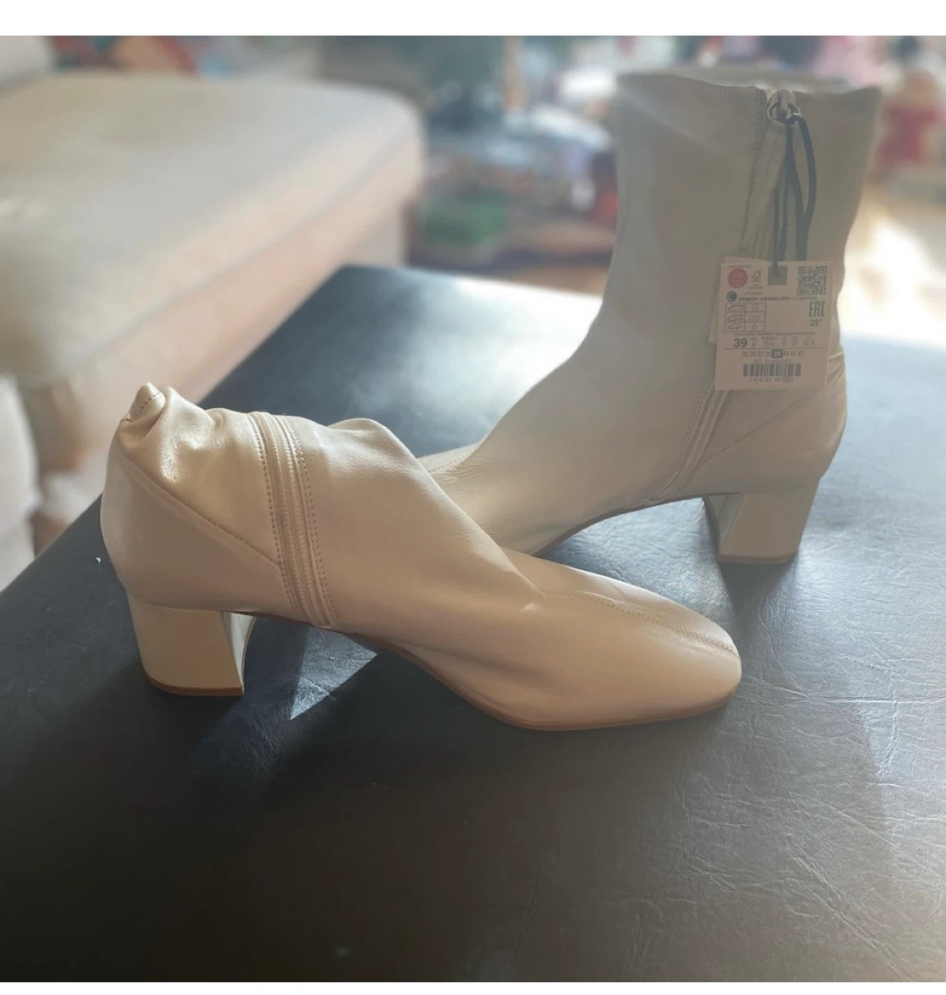 Manolo Blahnik Women's Beige Ankle Boots Size 39 - photo 4