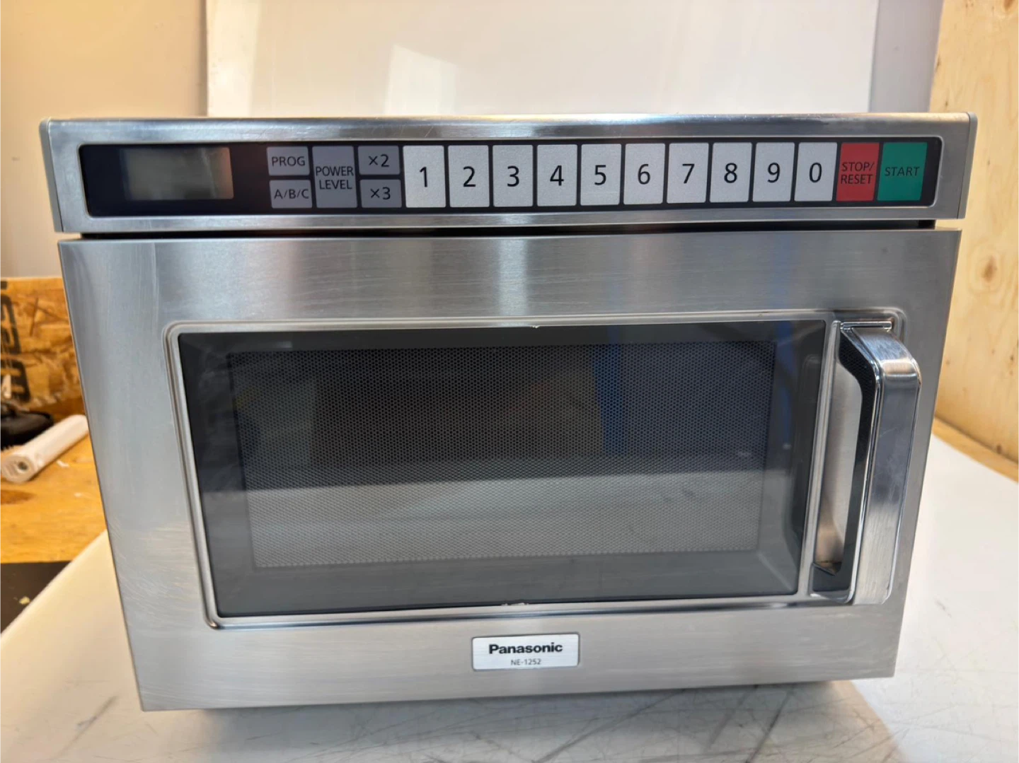 Panasonic NE-1252 Commercial Microwave Oven - photo 4