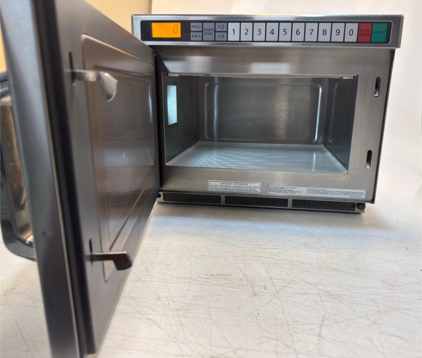 Panasonic NE-1252 Commercial Microwave Oven